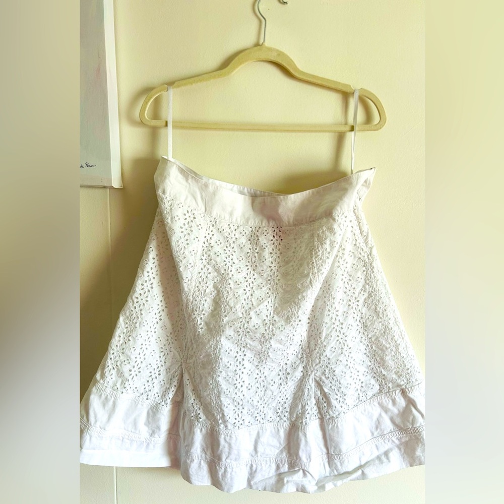 WHITE OSCAR DE LA RENTA WHITE EYELET LACE MINI 🤍
